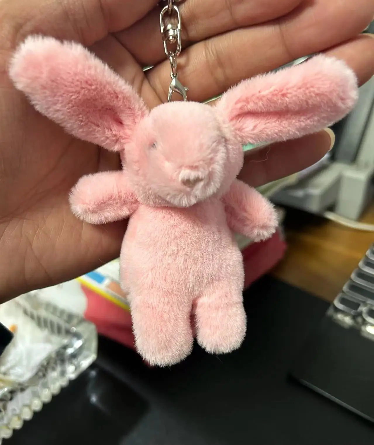 Porte-Clés en Peluche Lapin Mignon avec Attache Sécurisée – Accessoire Polyvalent pour Sacs et Clés