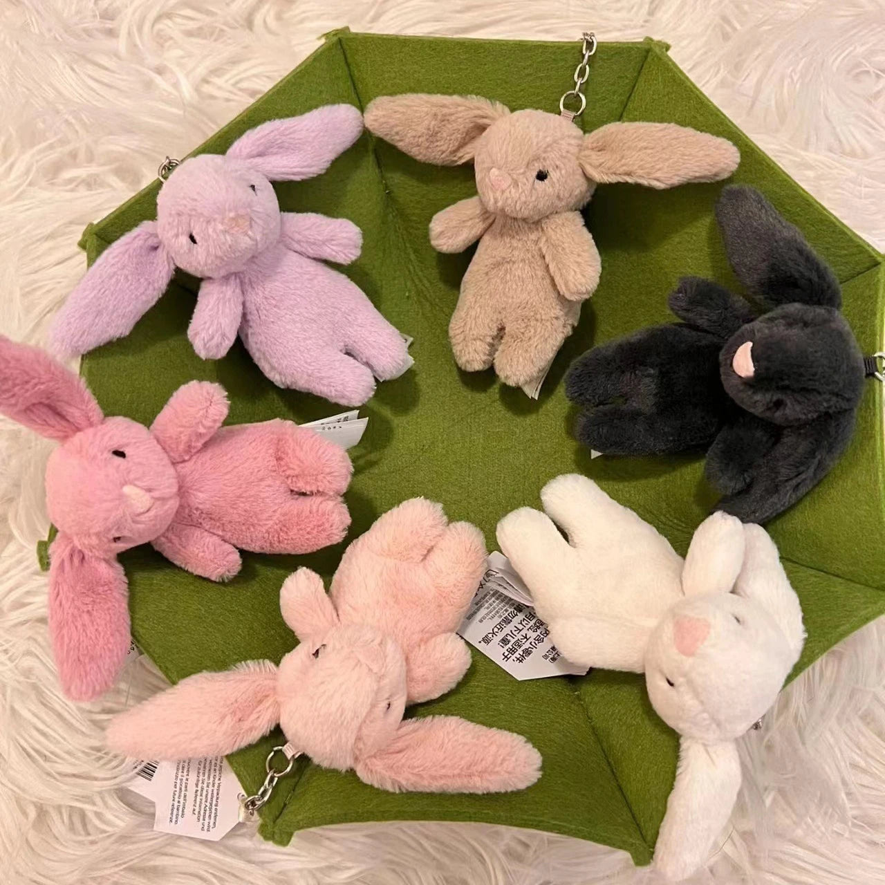 Porte-Clés en Peluche Lapin Mignon avec Attache Sécurisée – Accessoire Polyvalent pour Sacs et Clés