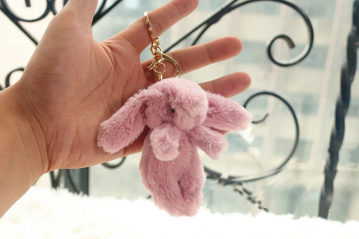 Porte-Clés en Peluche Lapin Mignon avec Attache Sécurisée – Accessoire Polyvalent pour Sacs et Clés