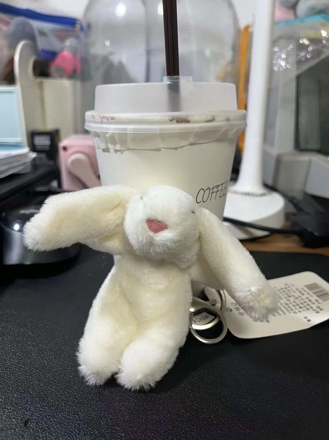 Porte-Clés en Peluche Lapin Mignon avec Attache Sécurisée – Accessoire Polyvalent pour Sacs et Clés
