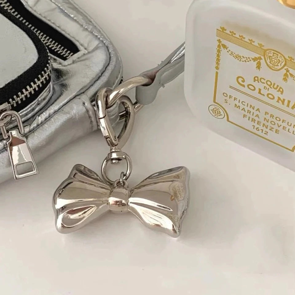 Porte-Clés en Perles avec Nœud en Métal Poli – Accessoire Chic pour Sac à Main et Clés
