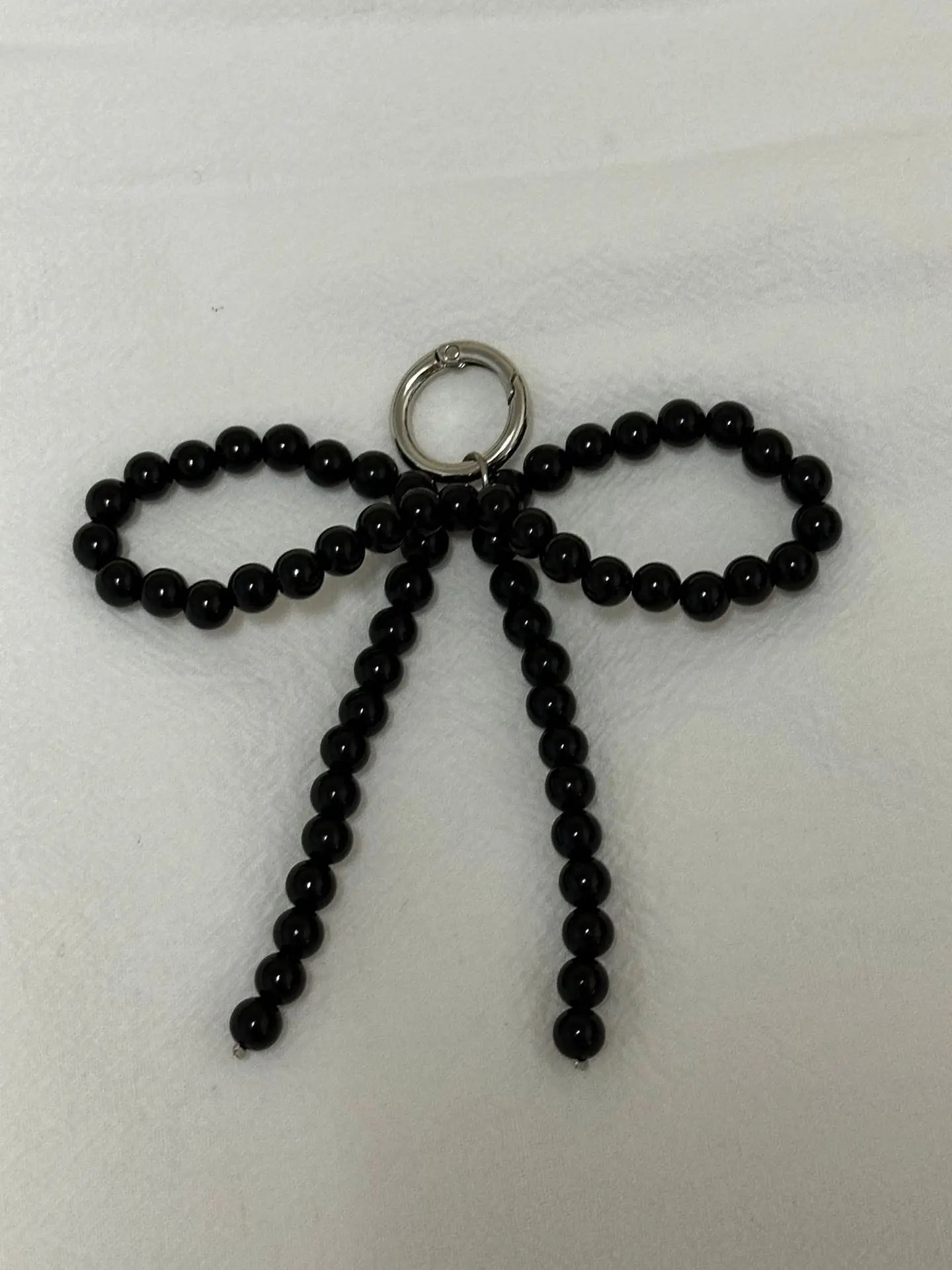 Porte-Clés en Perles avec Nœud en Métal Poli – Accessoire Chic pour Sac à Main et Clés