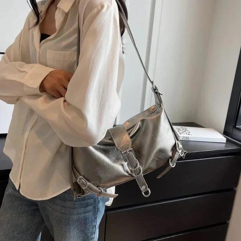 Sac à Main Femme Roxane en Cuir Noir, Design Rock avec Bandoulière Réglable et Intérieur Spacieux