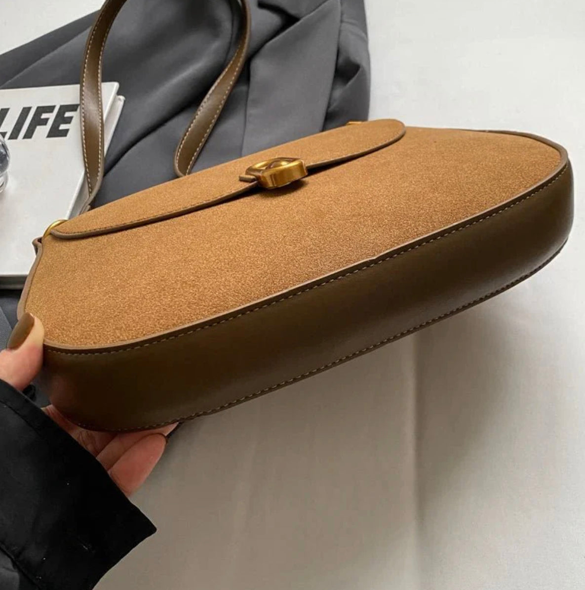 Sac Bandoulière Femme en Faux Cuir Suédé avec Bretelles Réglables – Élégant et Pratique pour Usage Quotidien