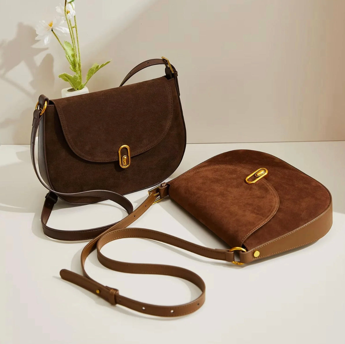 Sac Bandoulière Femme en Faux Cuir Suédé avec Bretelles Réglables – Élégant et Pratique pour Usage Quotidien
