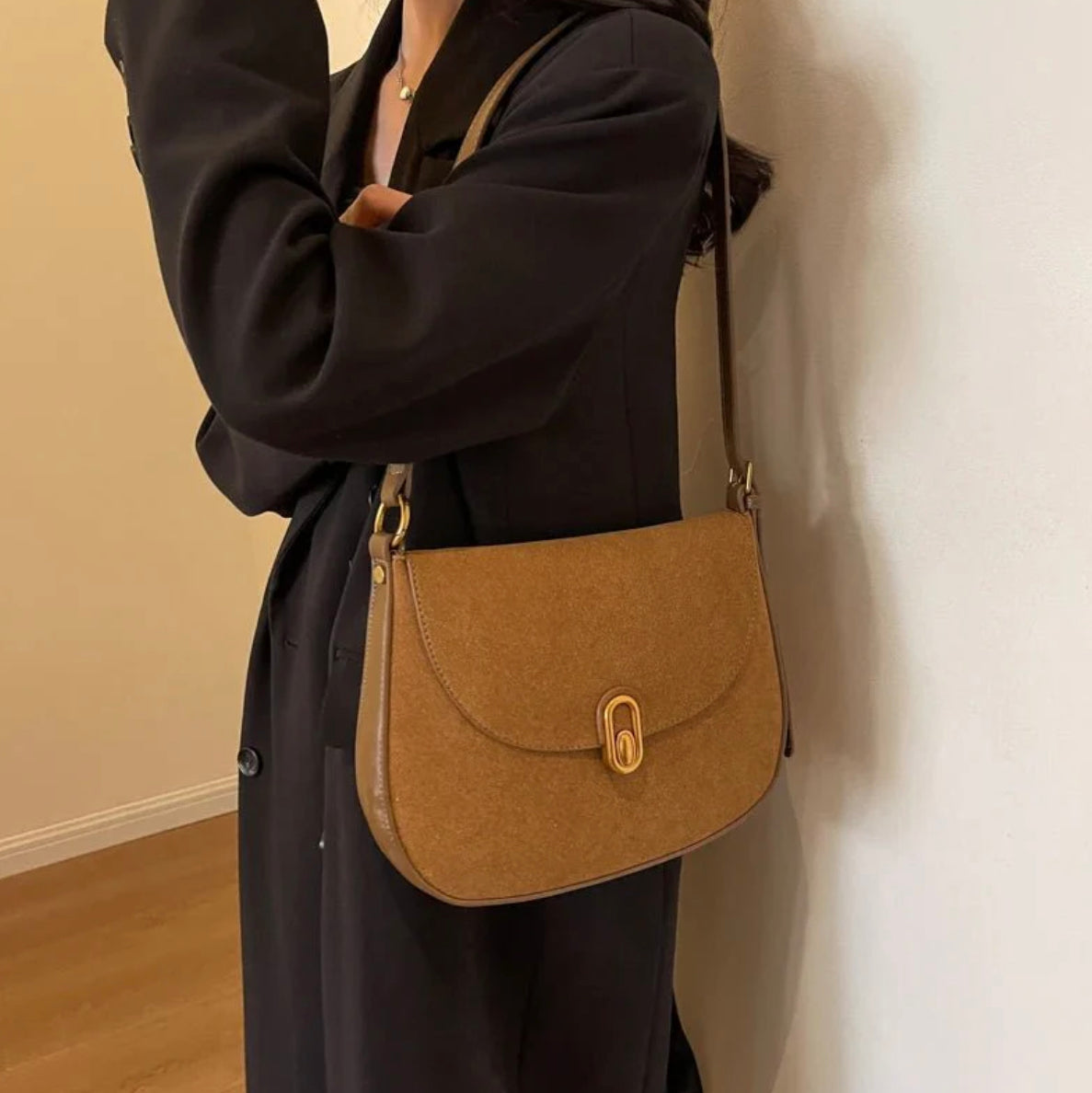 Sac Bandoulière Femme en Faux Cuir Suédé avec Bretelles Réglables – Élégant et Pratique pour Usage Quotidien