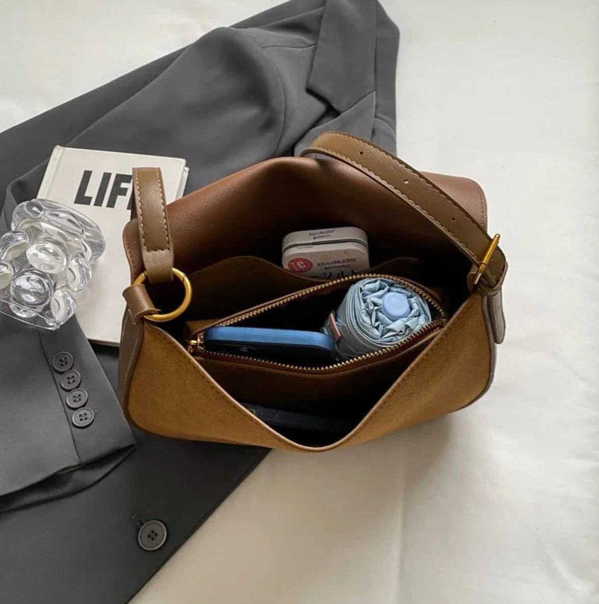 Sac Bandoulière Femme en Faux Cuir Suédé avec Bretelles Réglables – Élégant et Pratique pour Usage Quotidien