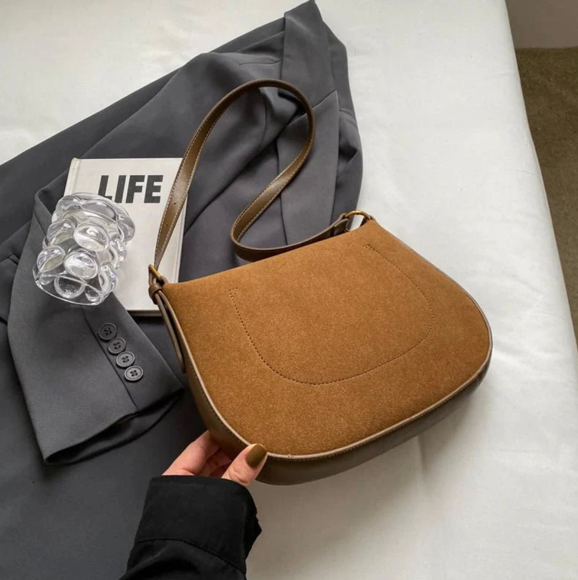 Sac Bandoulière Femme en Faux Cuir Suédé avec Bretelles Réglables – Élégant et Pratique pour Usage Quotidien