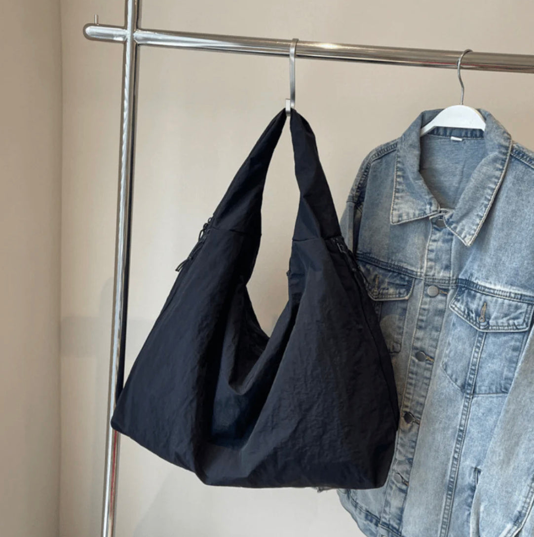 Sac Hobo Femme Ultra Large en Nylon Recyclé – Sac Pratique et Éco-Responsable avec Poches et Bandoulière Confortable