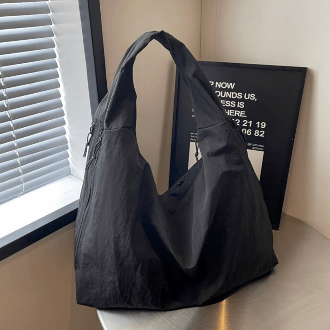 Sac Hobo Femme Ultra Large en Nylon Recyclé – Sac Pratique et Éco-Responsable avec Poches et Bandoulière Confortable