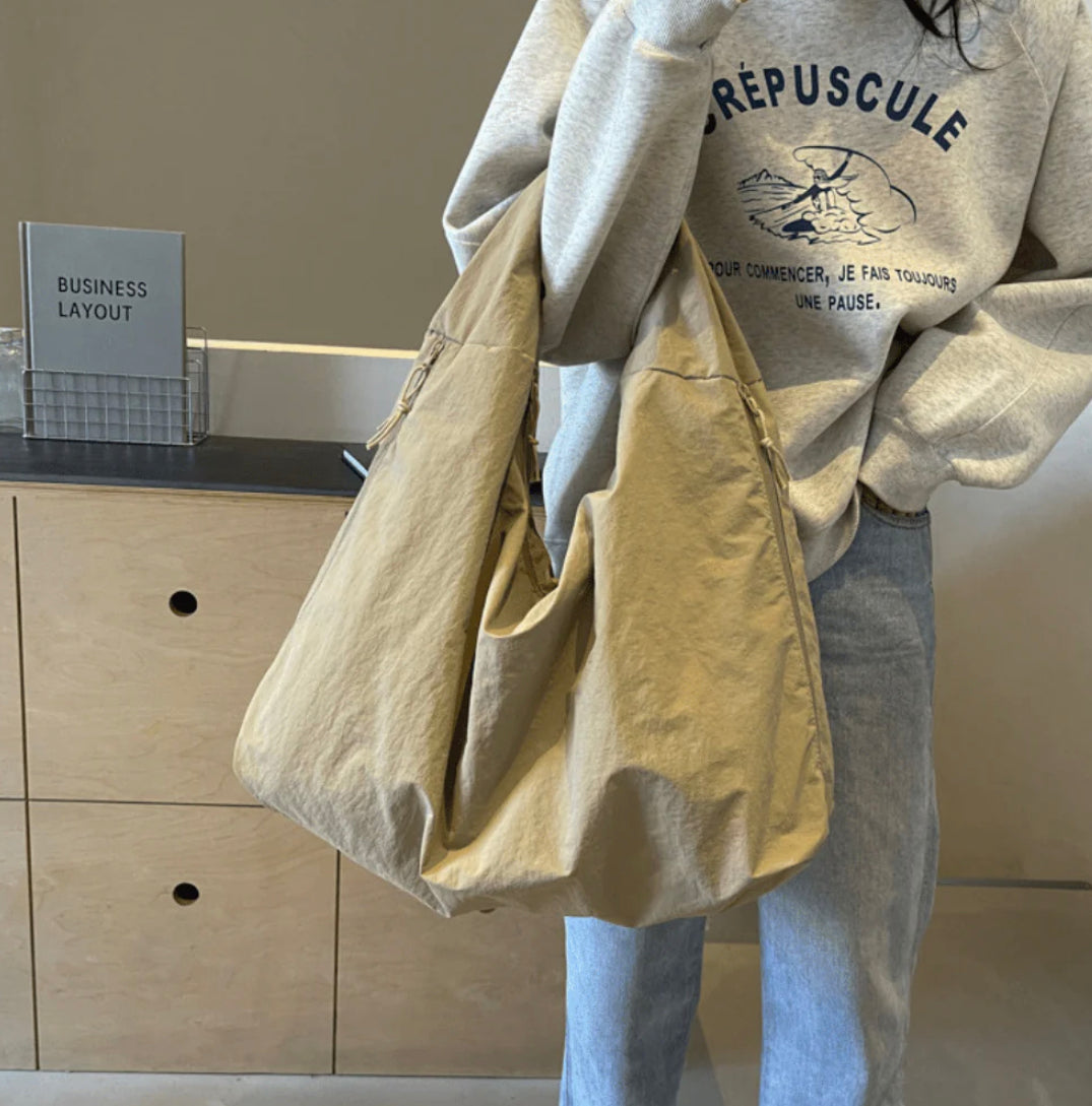 Sac Hobo Femme Ultra Large en Nylon Recyclé – Sac Pratique et Éco-Responsable avec Poches et Bandoulière Confortable