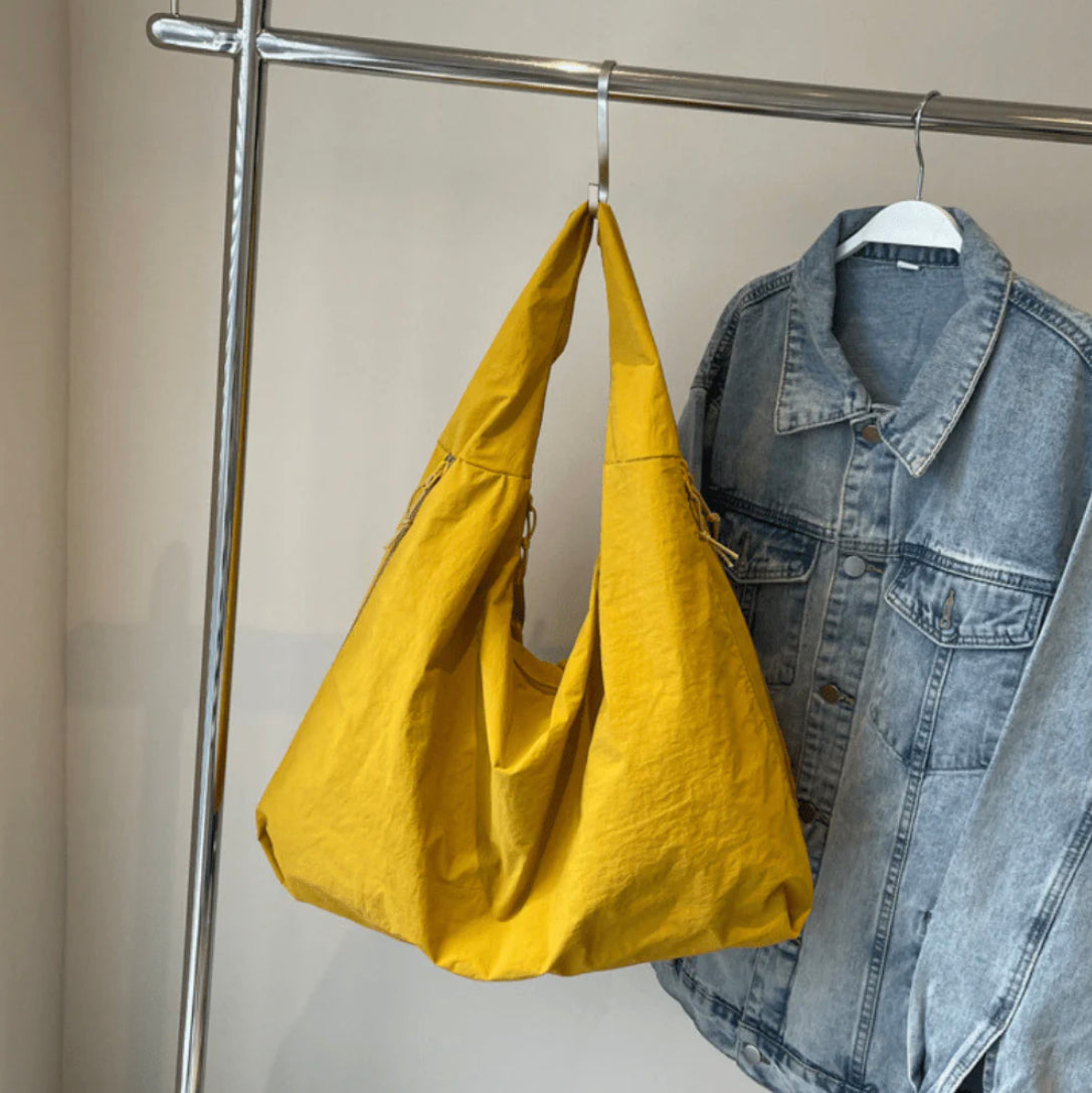 Sac Hobo Femme Ultra Large en Nylon Recyclé – Sac Pratique et Éco-Responsable avec Poches et Bandoulière Confortable