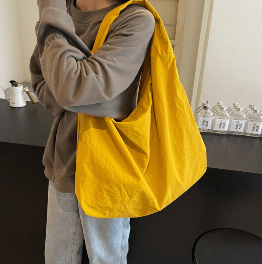 Sac Hobo Femme Ultra Large en Nylon Recyclé – Sac Pratique et Éco-Responsable avec Poches et Bandoulière Confortable