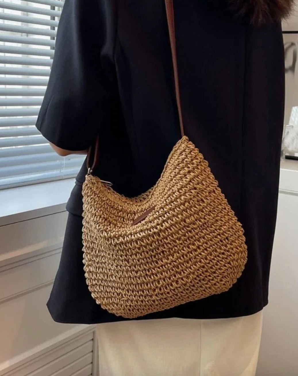 Sac à Bandoulière Femme en Paille Premium avec Bandoulière Ajustable en Cuir Végan – Idéal pour le Quotidien