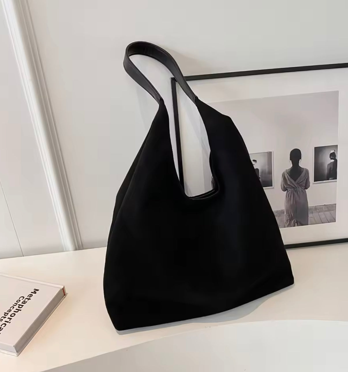 Sac à Bandoulière Femme en Cuir Végétalien Semi-Circulaire pour Macbook 13 Pouces – Élégant et Spacieux