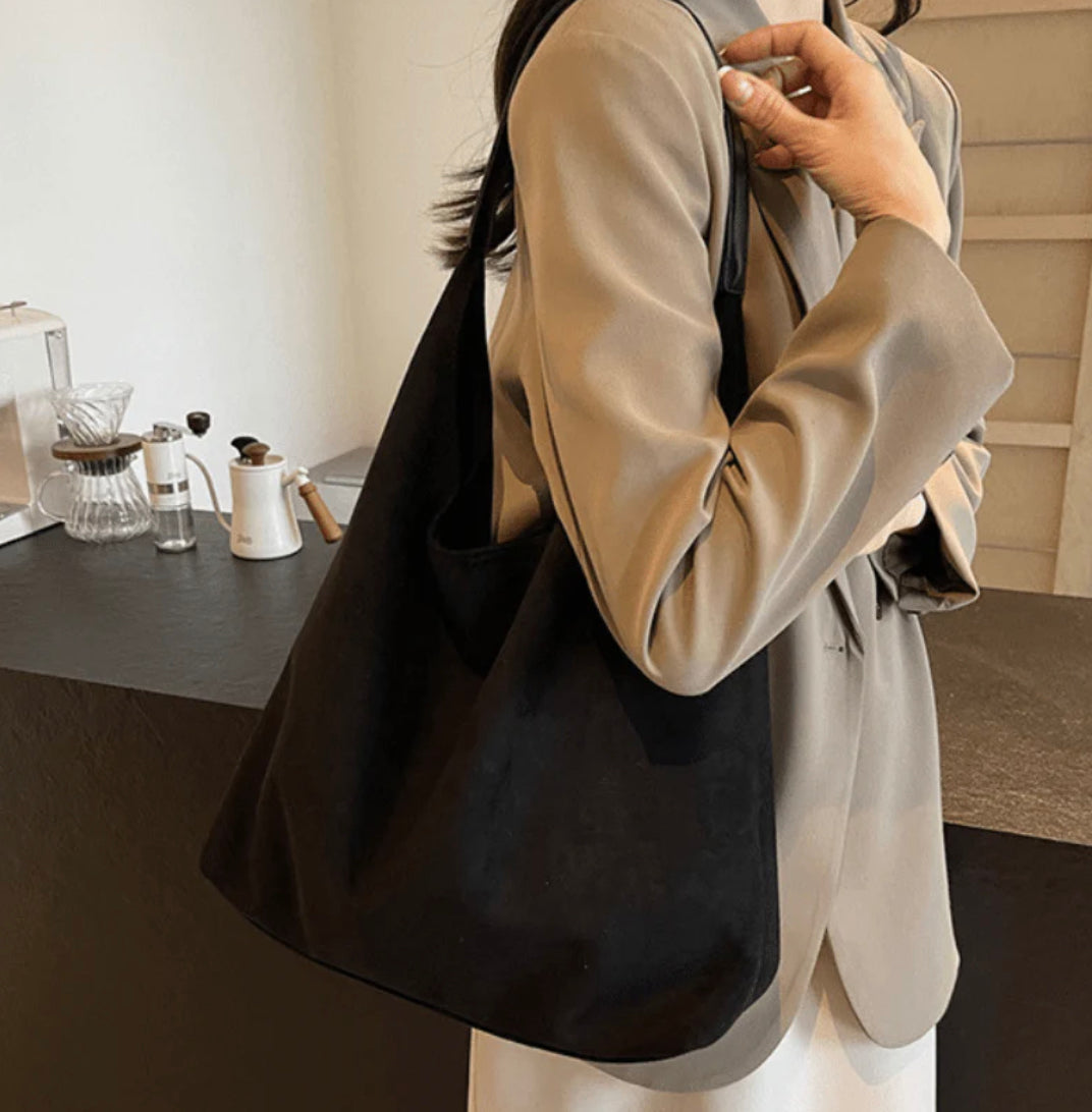 Sac à Bandoulière Femme en Cuir Végétalien Semi-Circulaire pour Macbook 13 Pouces – Élégant et Spacieux