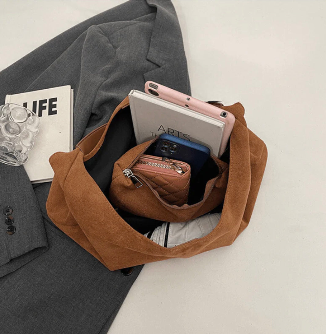 Sac à Bandoulière Femme en Cuir Végétalien Semi-Circulaire pour Macbook 13 Pouces – Élégant et Spacieux