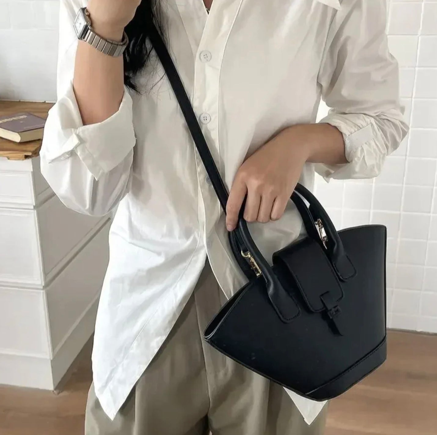 Sac Bandoulière Femme Élégant en Cuir Végétal avec Compartiment Zippé – Design Unique et Bandoulière Réglable