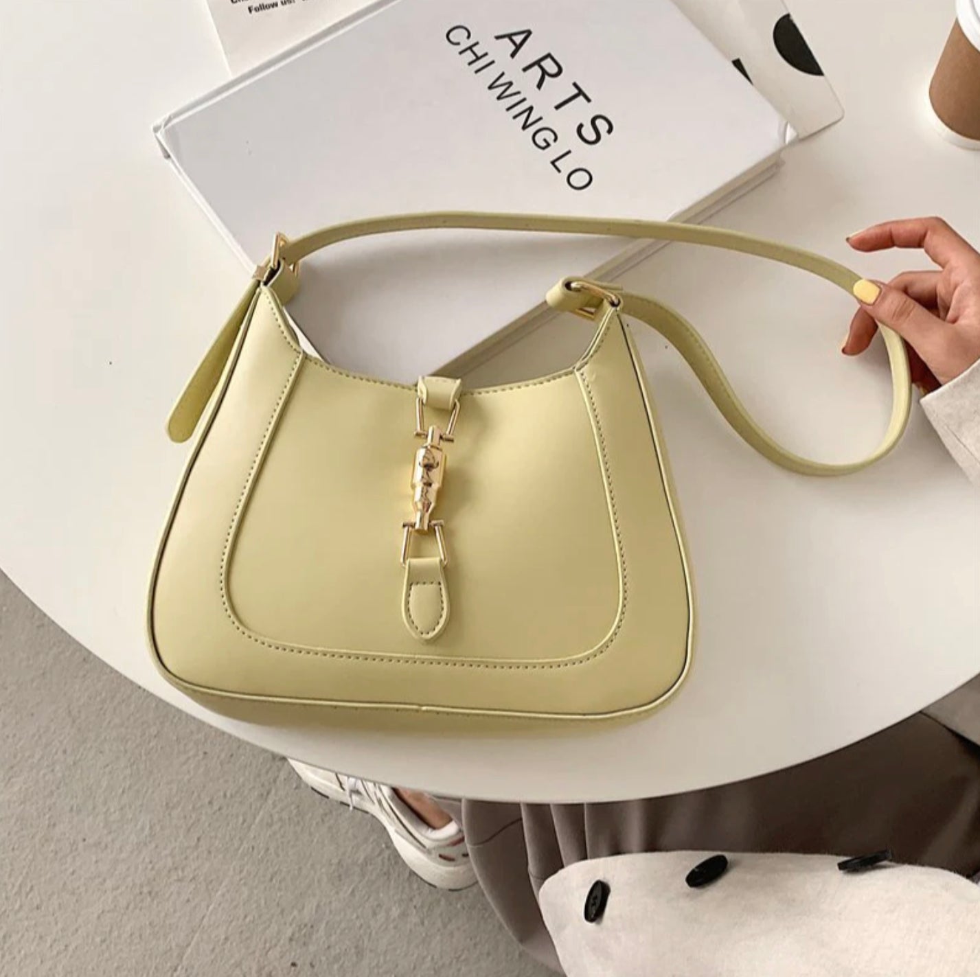 Sac à Main Baguette Femme en Cuir Végétal avec Bandoulière Réglable – Style Vintage, 26x6x22 cm