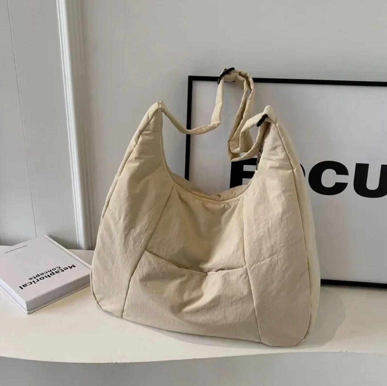 Women's leather handbag with removable shoulder strap – Elegant and practical, Black 30x25x15 cm