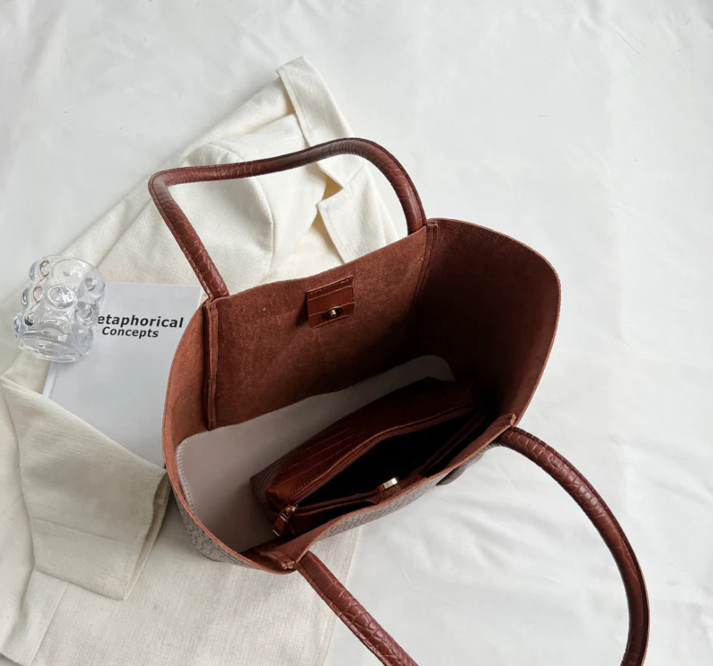 Sac à main en Croco Femme - Élégant et Pratique, Dimensions 38x28x13 cm, Intérieur Spacieux et Compartiments Organisés