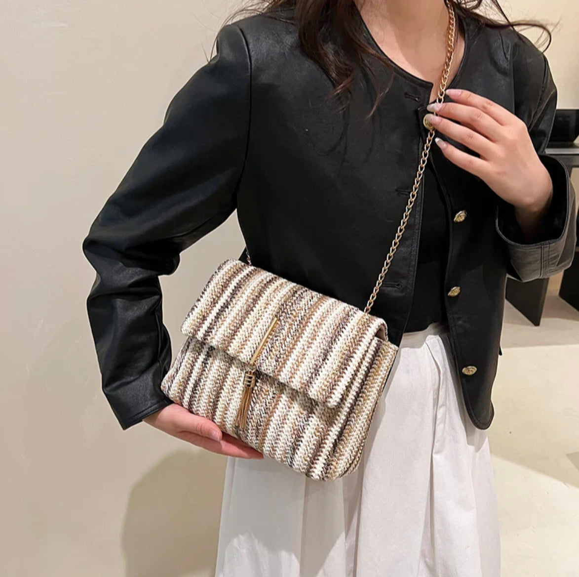 Sac à Main Femme Multicolore avec Sangle Réglable – Dimensions 24x17x9 cm, Design Moderne et Élégant