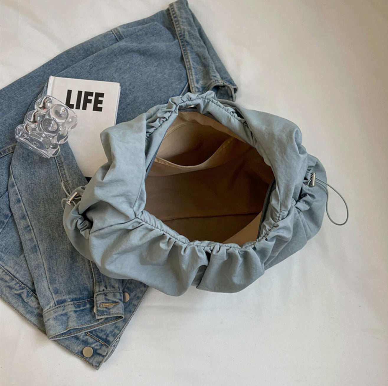 Sac à Main Minimaliste en Cuir Vegan pour Femme – Élégant, Pratique, Bandoulière Ajustable, Compartiments Spacieux