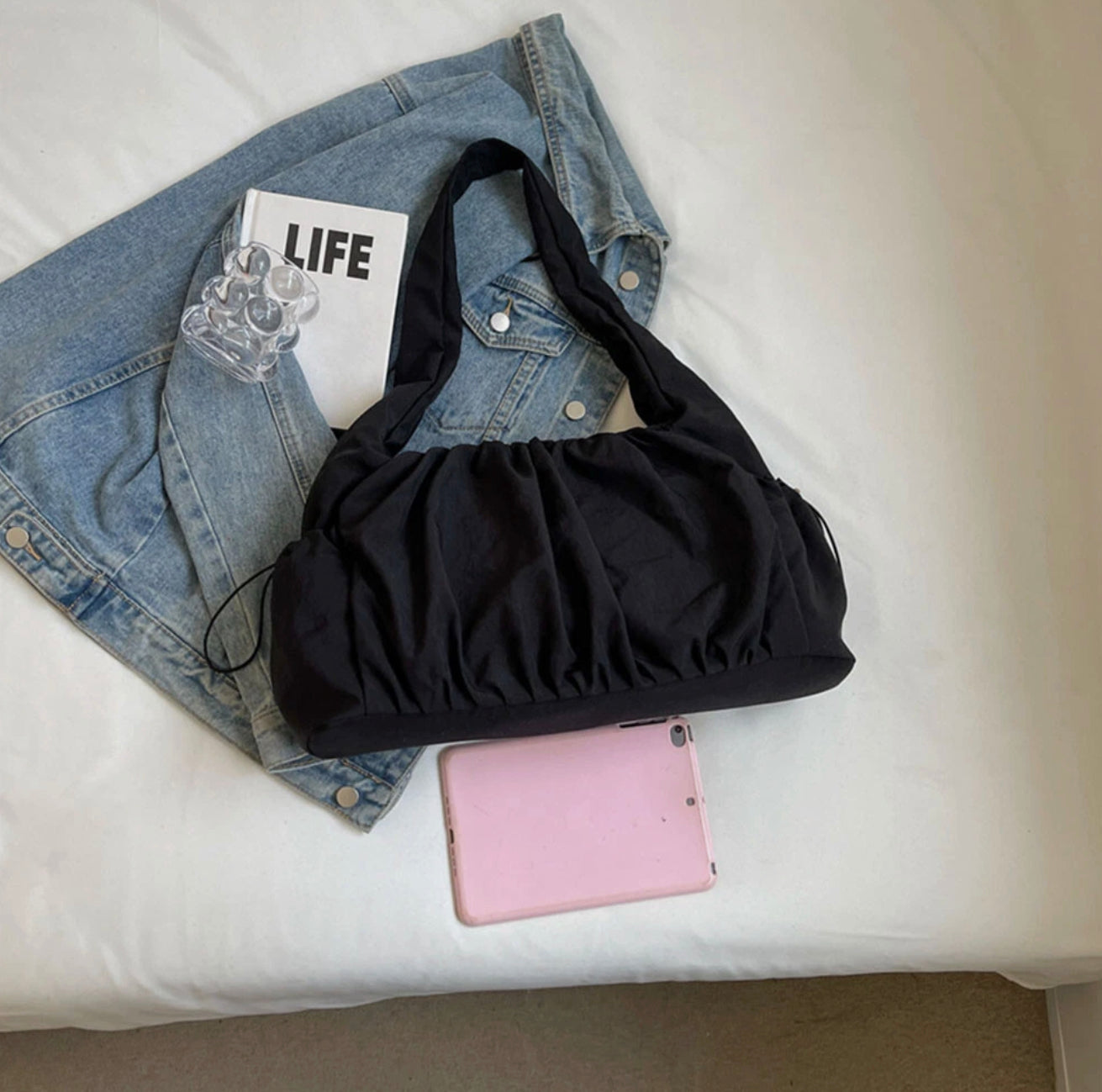 Sac à Main Minimaliste en Cuir Vegan pour Femme – Élégant, Pratique, Bandoulière Ajustable, Compartiments Spacieux