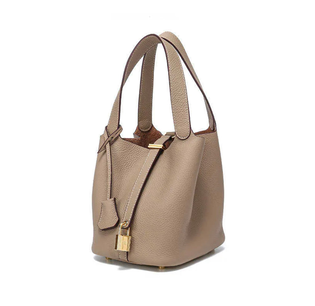 Sac à Main Femme Élégant en Cuir Végétalien avec Poignée en Acier – Sac Seau 16x20x19 cm