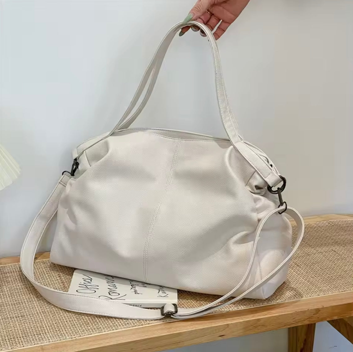 Grand Sac à Main en Cuir Femme avec Poches Multiples, Bandoulière Ajustable – Élégant et Spacieux Noir ou Marron