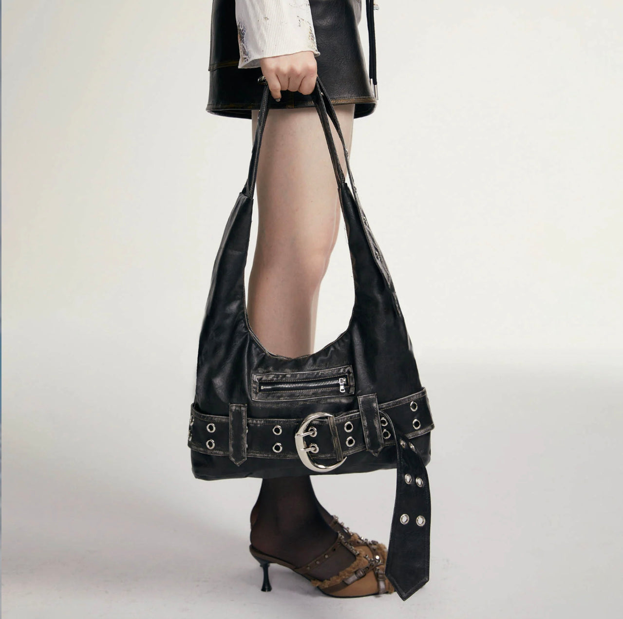 Sac Hobo Femme Éclectique en Denim avec Sangle Réglable – Sac à Main Compact et Spacieux pour un Style Tendance