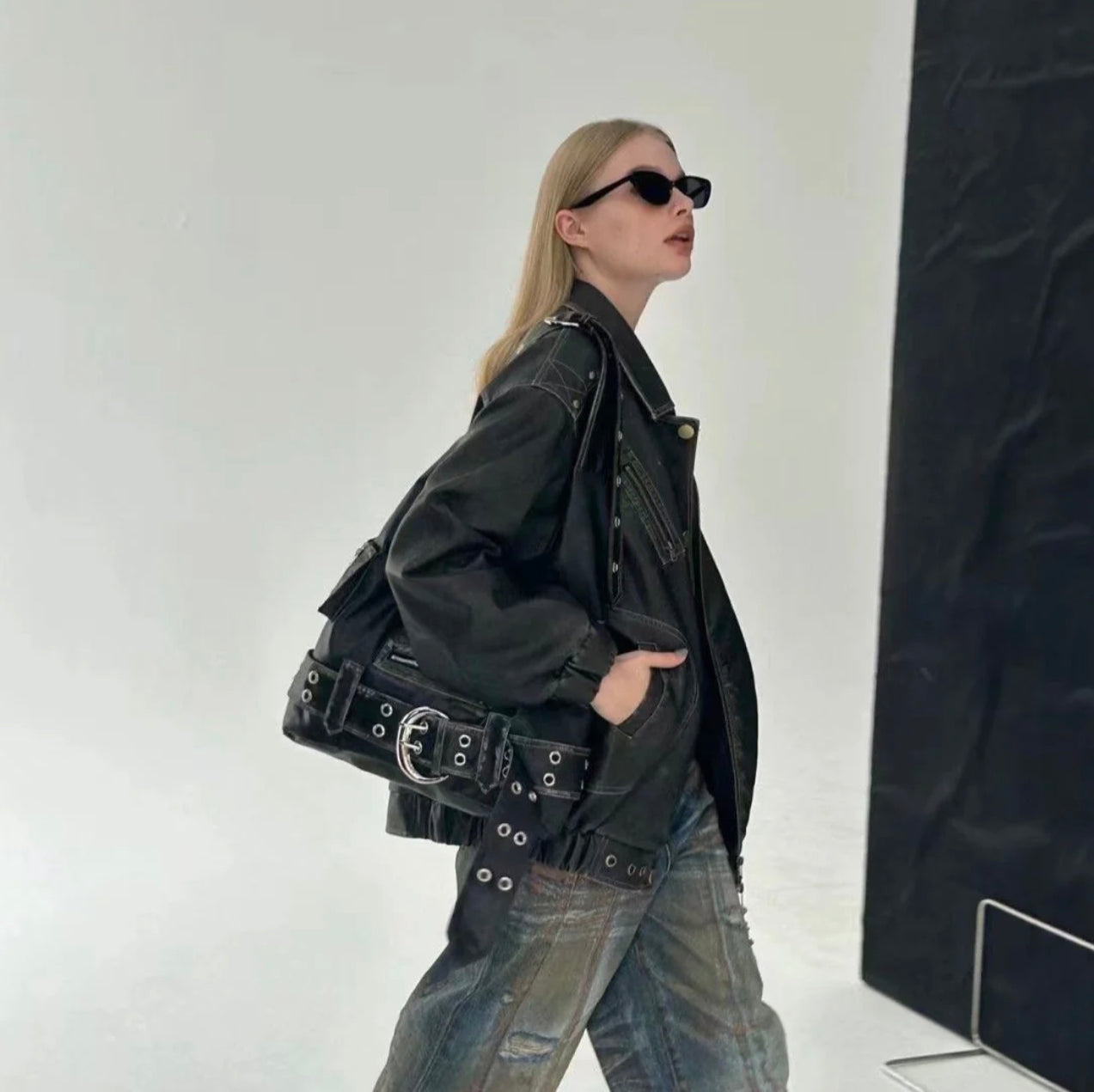 Sac Hobo Femme Éclectique en Denim avec Sangle Réglable – Sac à Main Compact et Spacieux pour un Style Tendance