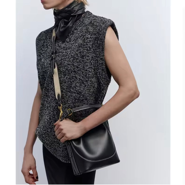 Sac à main femme intemporel en cuir – 19x21x11 cm, design élégant et pratique pour toutes les occasions