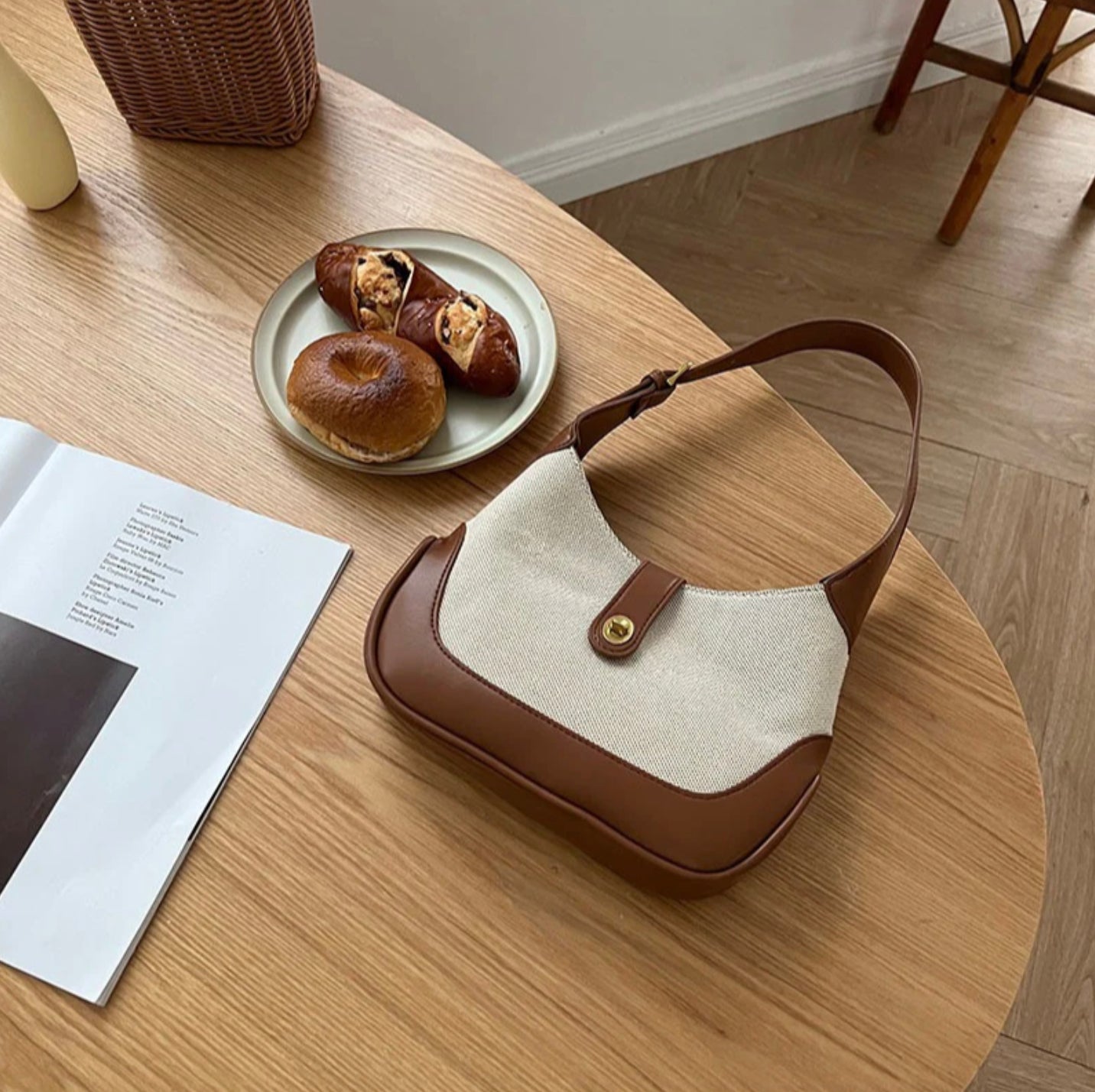 Sac à Épaule Femme Dalia Bi-Ton en Toile Texturée avec Finitions en Cuir Végan et Bandoulière Ajustable – 26 x 7 x 16 cm