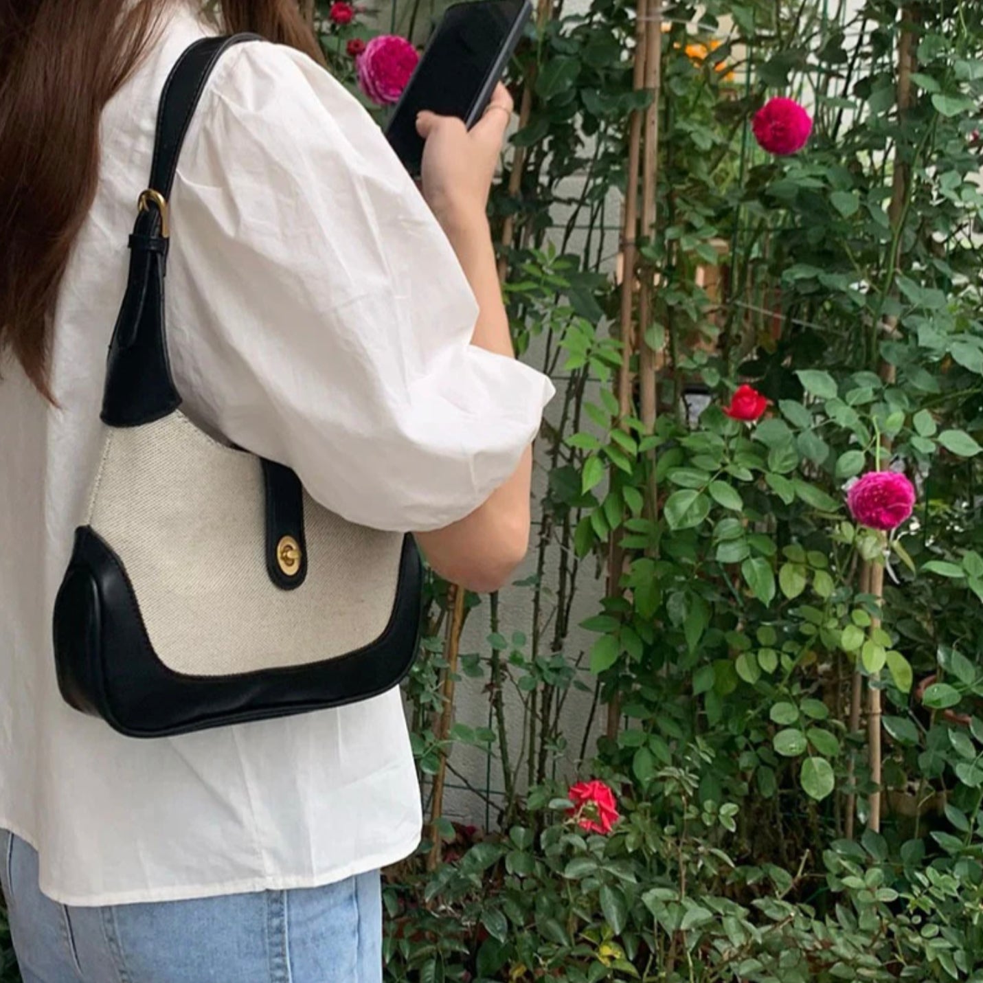 Sac à Épaule Femme Dalia Bi-Ton en Toile Texturée avec Finitions en Cuir Végan et Bandoulière Ajustable – 26 x 7 x 16 cm