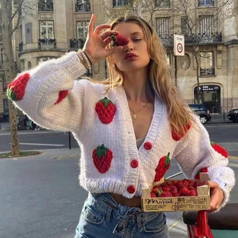 Gilet Oversize Femme Tricoté avec Motif Fraises – Doux et Confortable, Manches Ballon, Parfait pour l'Automne