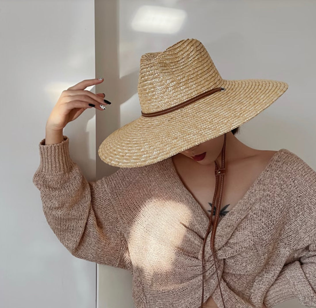 Women's Lightweight Straw Hat with Sun Protection - Elegant Summer Accessory Adjustable 56-58 cm