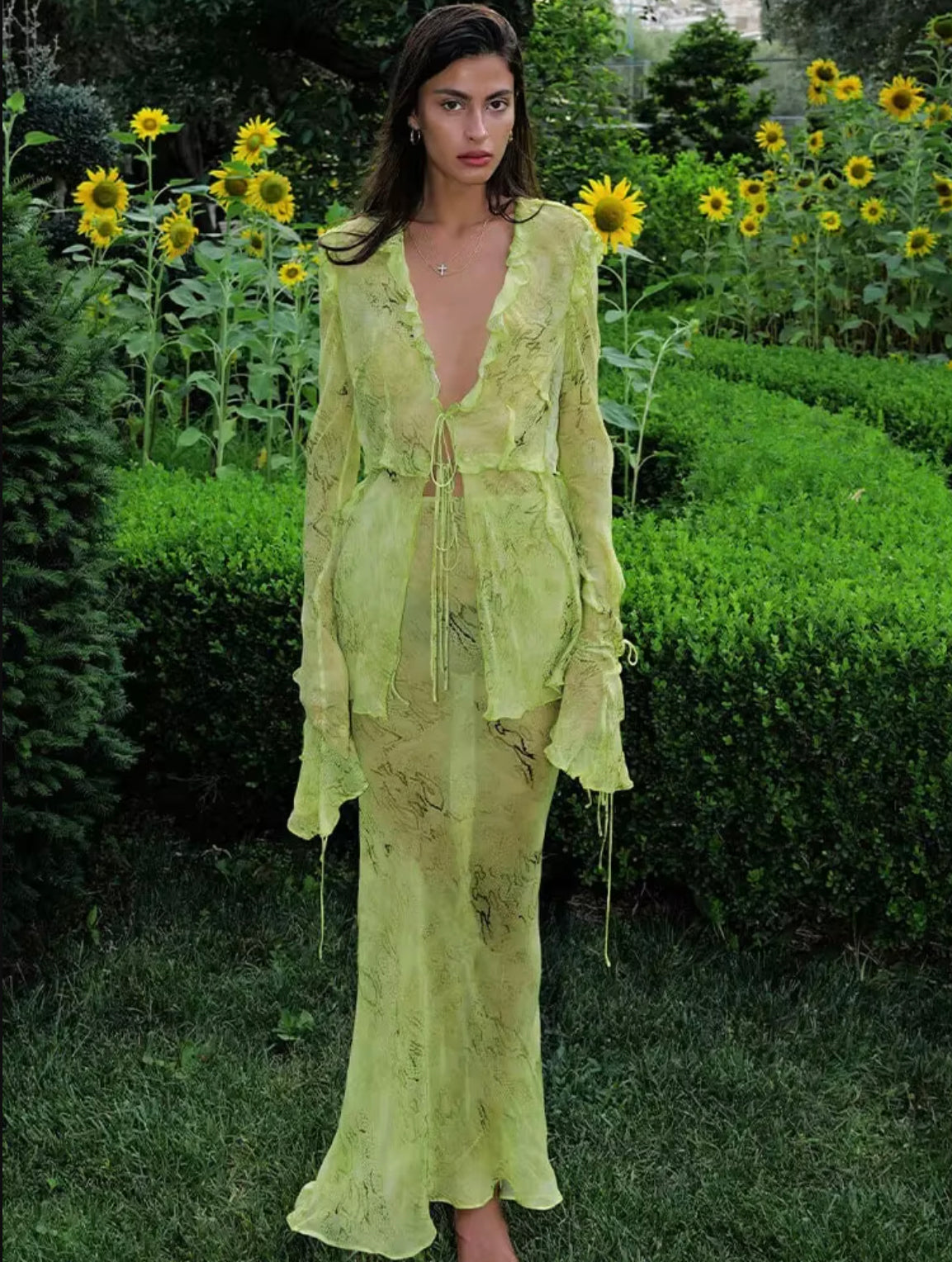 Robe Longue Femme en Dentelle avec Décolleté en V et Manches Longues – Élégante pour Soirées et Événements d'Été