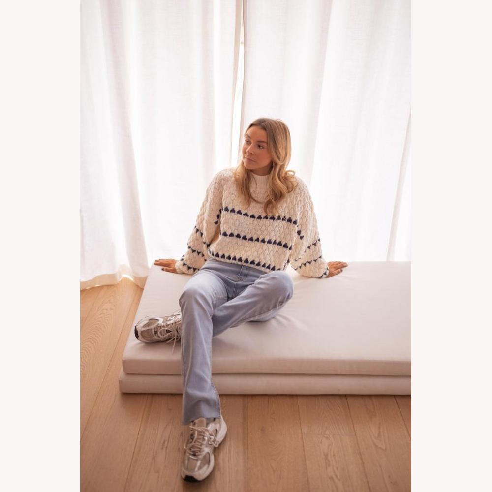 Pull Femme Oversize en Maille Épaisse Noir et Blanc – Confortable et Tendance, Idéal pour les Jours Frais