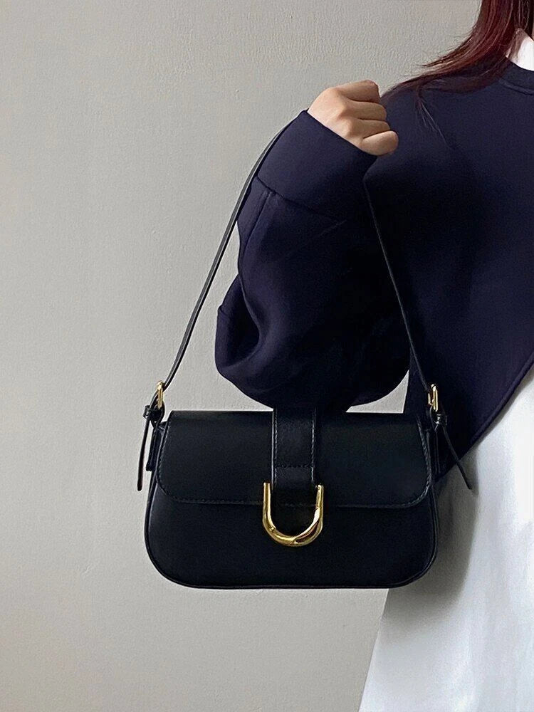 Sac à Bandoulière en Cuir Verni pour Femme – Sac Chic et Élégant avec Boucle et Finition Brillante