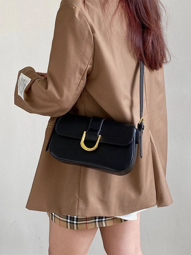 Sac à Bandoulière en Cuir Verni pour Femme – Sac Chic et Élégant avec Boucle et Finition Brillante