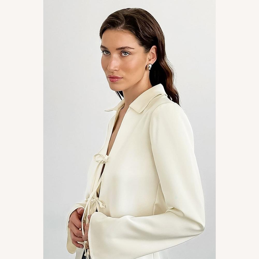 Blouse Satinée Élégante Femme avec Nœuds – Chic et Féminine, Couleur Blanche, Idéale pour Toutes Occasions