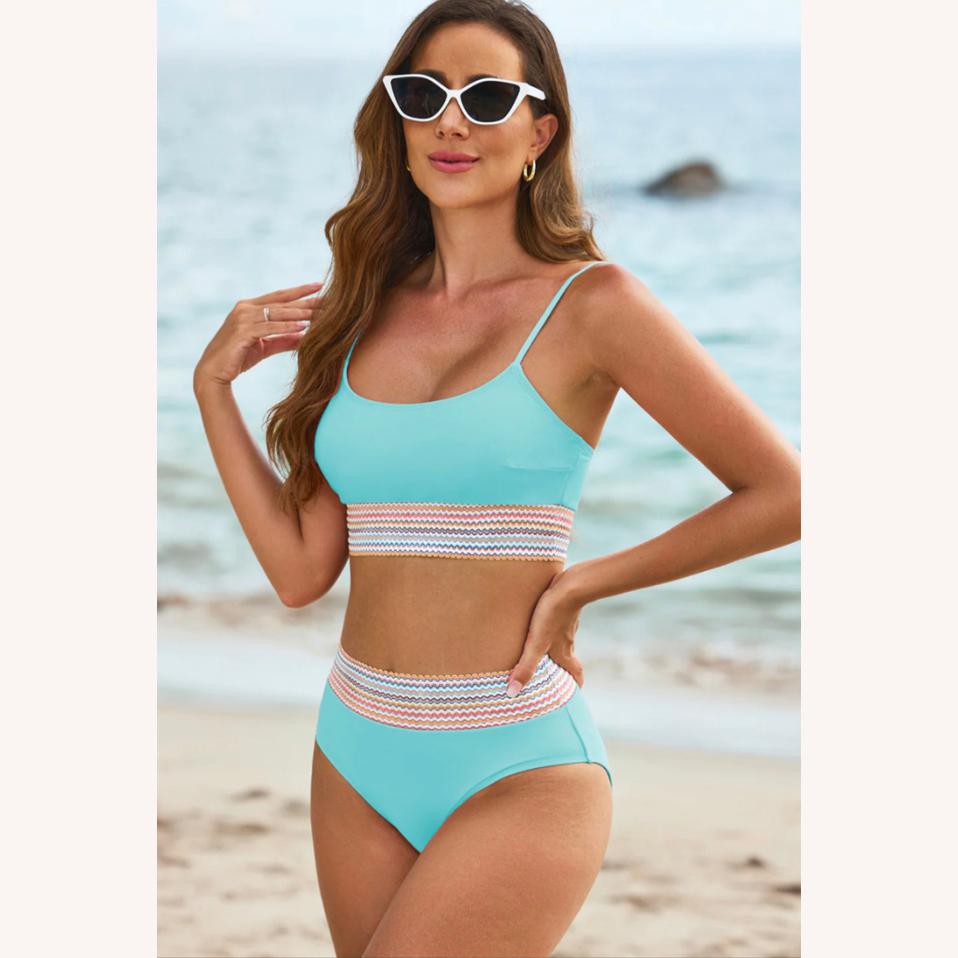 Maillot de Bain Femme Chic Triangle à Taille Haute avec Rayures Nautiques – Élégance Bohème et Confort Optimal
