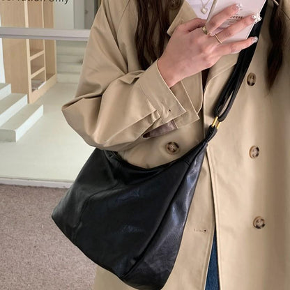 Women's Lisa Shoulder Bag - Elegant and Practical, One Size 37x29x12 cm, Adjustable Shoulder Strap, Modern Design