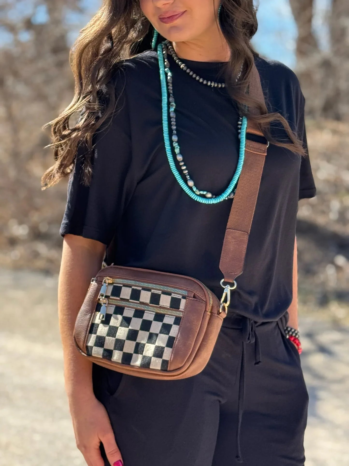 Elegant and Practical Women's Checkered Handbag with Adjustable Shoulder Strap – Black and White 30x25x10 cm