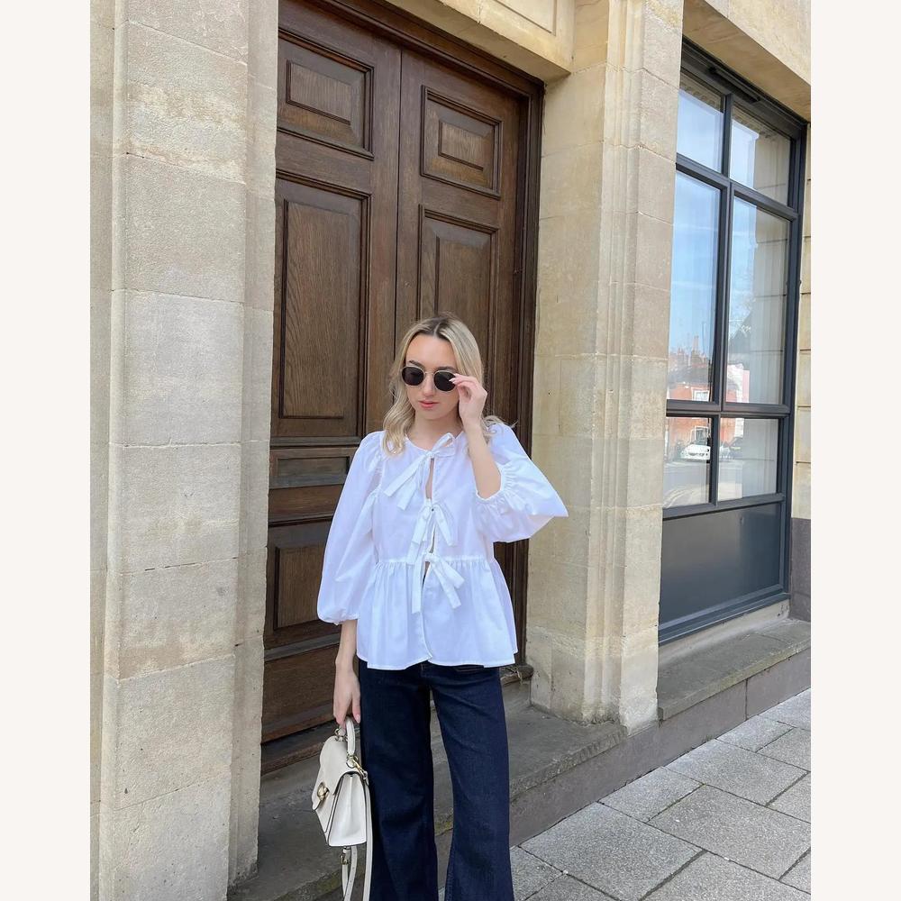 Feminine Knot Blouse in Lightweight Cotton with Puff Sleeves – Elegant V-Neck and Loose Fit