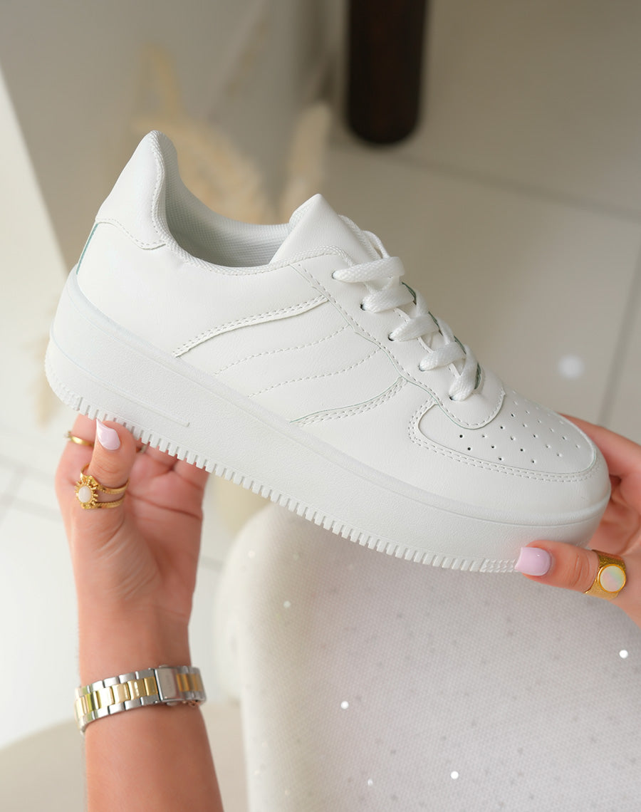 White Women's Platform Sneakers 45 cm – Comfort and Versatile Style for Casual and Elegant Outfits