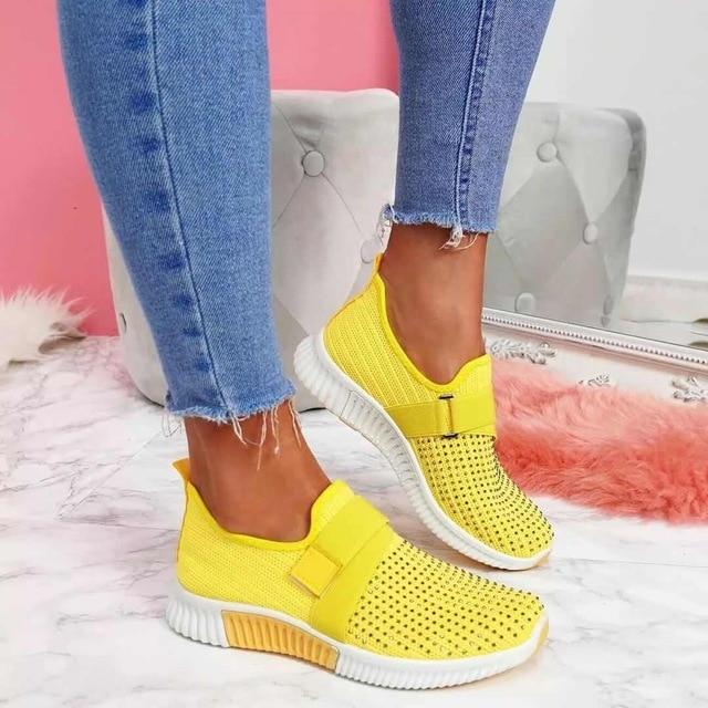 Breathable Women's Slip-On Sneakers with Adjustable Strap – Comfort and Style for Casual Outfits
