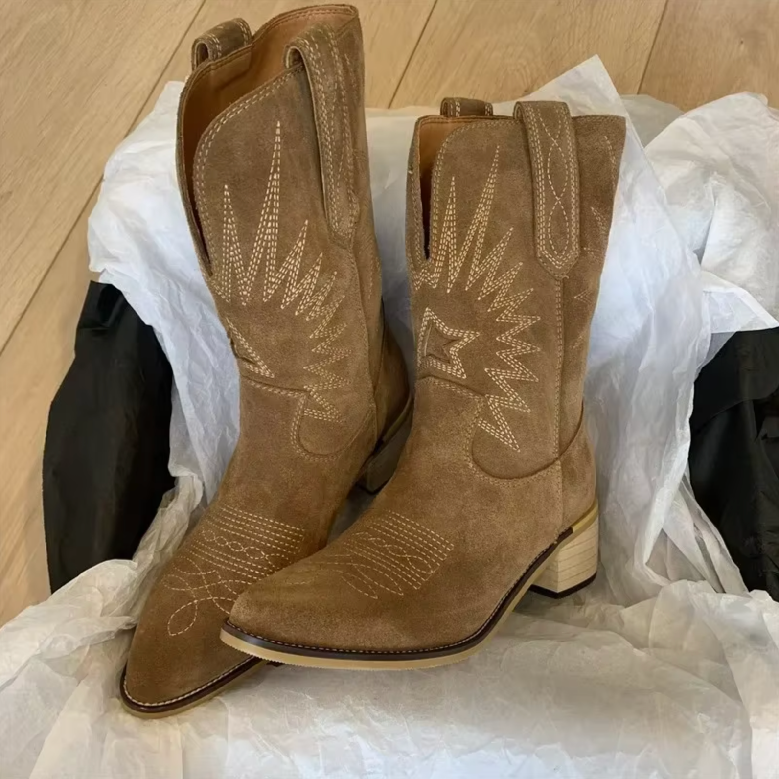 Bottes de Cowboy Mi-Mollet en Suède pour Femmes – Confort et Style Western 0