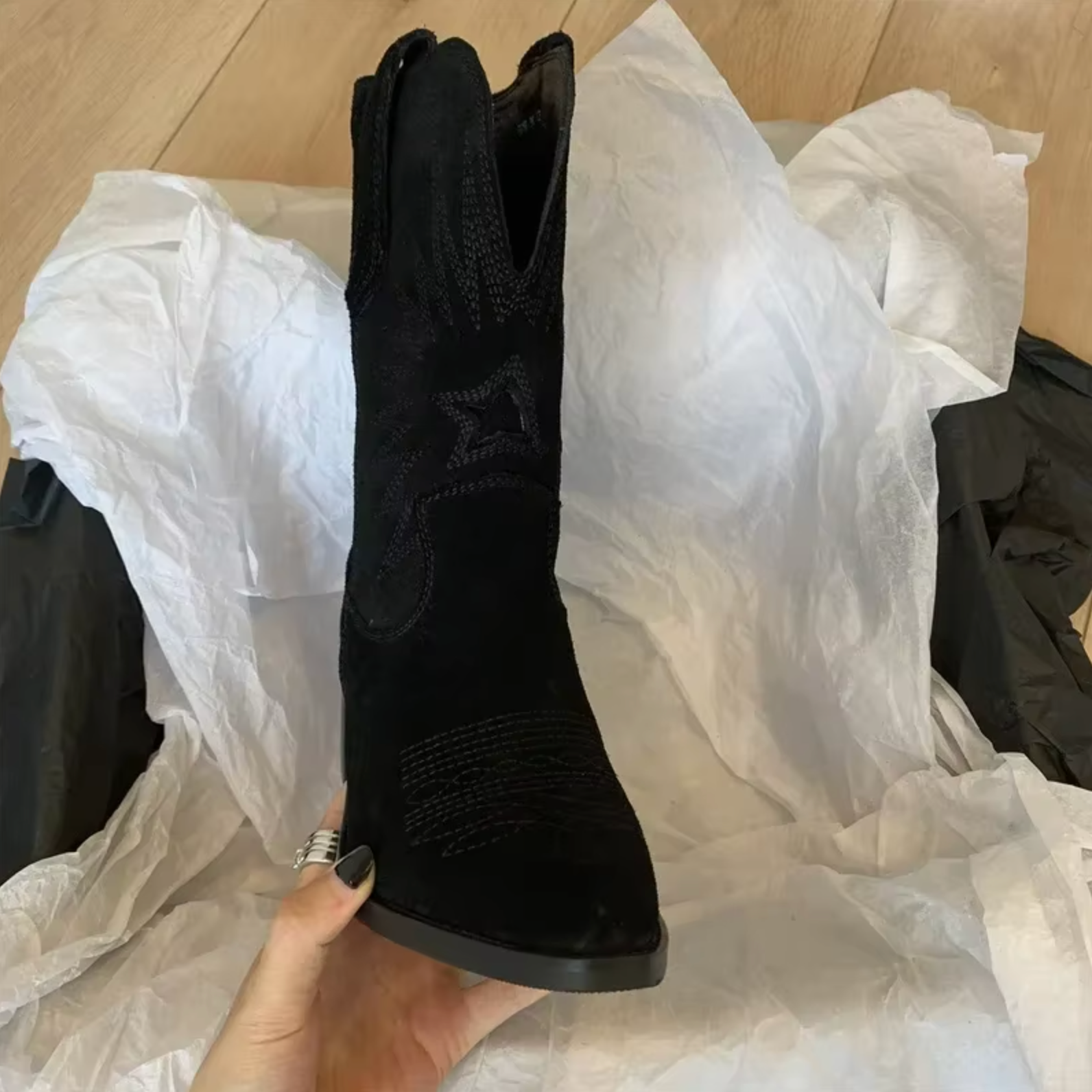 Bottes de Cowboy Mi-Mollet en Suède pour Femmes – Confort et Style Western 3